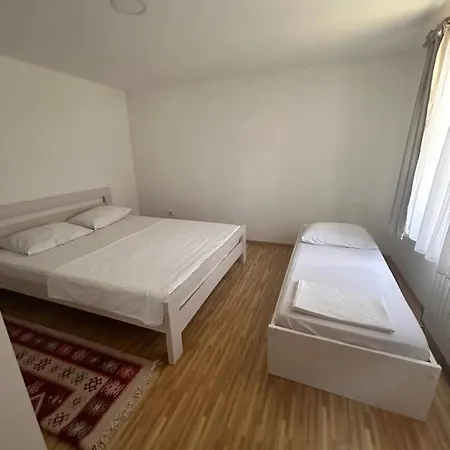 Close To Scc Luxury In سراييفو
